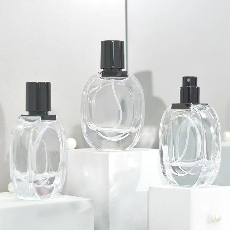 Botella de perfume cuadrada y plana